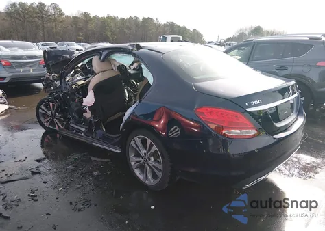 2018 Mercedes-Benz C 300 4Matic из США, поврежденный, VIN 55SWF4KB7JU273730